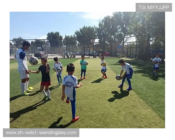 足球颠球赛在训练中如何提升球员对球性的熟悉与专注力